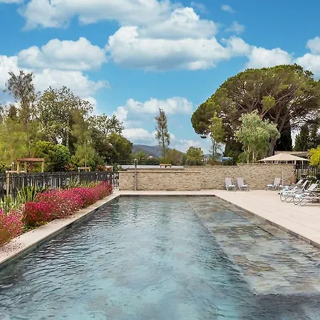 酒店 Ilot Du Golf Bw Premier Collection 4*