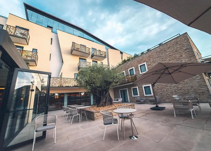 Ilot Du Golf Bw Premier Collection Mandelieu