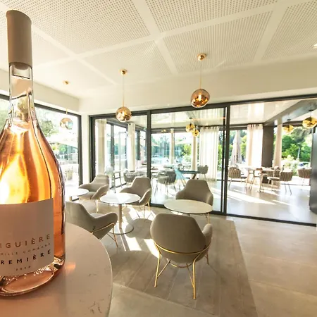 מלון Ilot Du Golf Bw Premier Collection מאנדליה-לה-נאפול