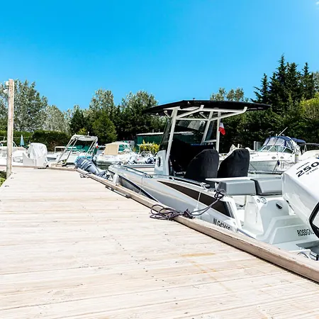 מלון Ilot Du Golf Bw Premier Collection מאנדליה-לה-נאפול